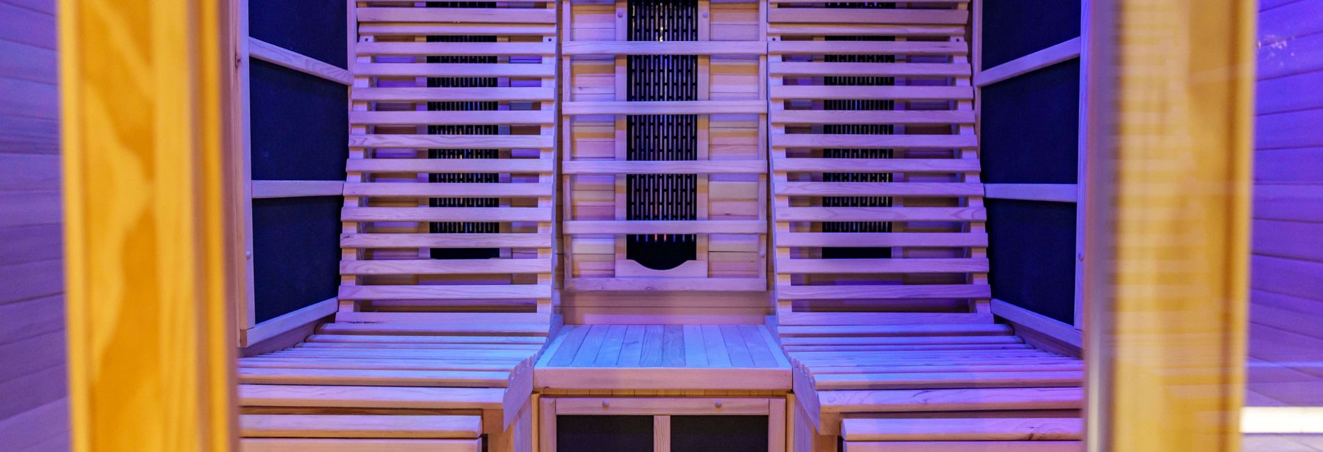 Luxuriöser Wellnessbereich im Hotel Vier Jahreszeiten in Südtirol mit Pool und gemütlicher Atmosphäre Luxuriöser Wellnessbereich im Hotel Vier Jahreszeiten in Südtirol mit Pool und gemütlicher Atmosphäre