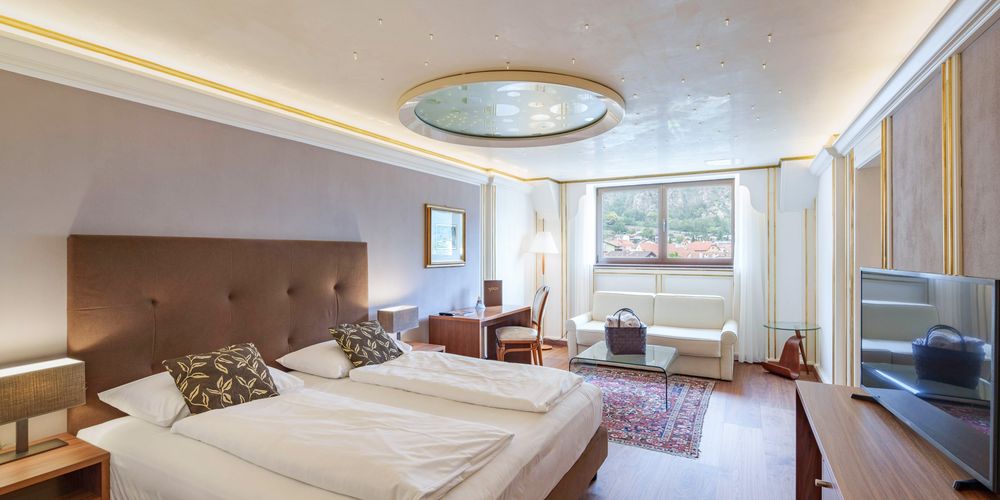 Luxury wellness hotel Vier Jahreszeiten in South Tyrol with outdoor pool and mountain view