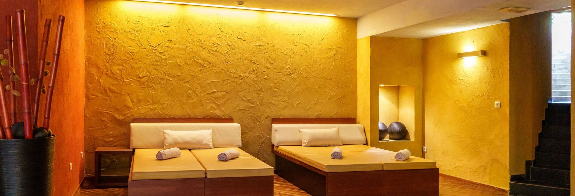 Luxuriöses Wellnesshotel Vier Jahreszeiten in Südtirol mit Außenpool und Bergblick Luxuriöses Wellnesshotel Vier Jahreszeiten in Südtirol mit Außenpool und Bergblick