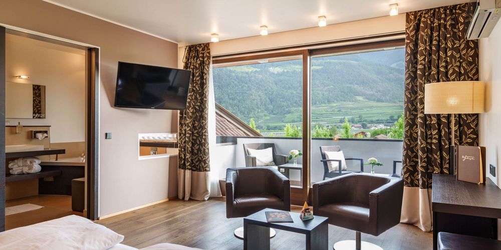 Luxury wellness hotel Vier Jahreszeiten South Tyrol with outdoor pool and mountain view