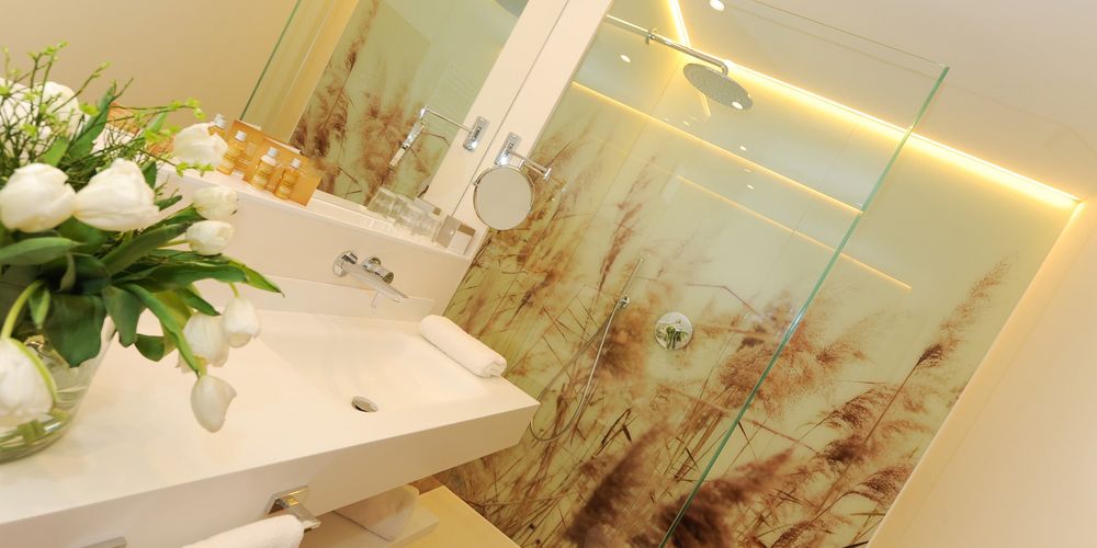 Modern bathroom in the Burgundy double room at Hotel Vier Jahreszeiten South Tyrol