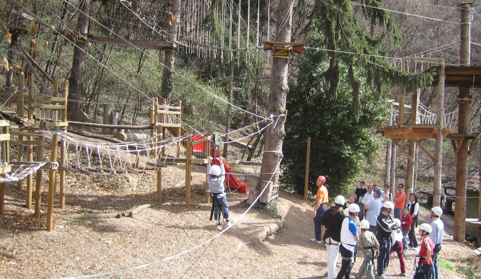 Arrampicata nel parco avventura in Val Venosta presso l’Hotel Vier Jahreszeiten