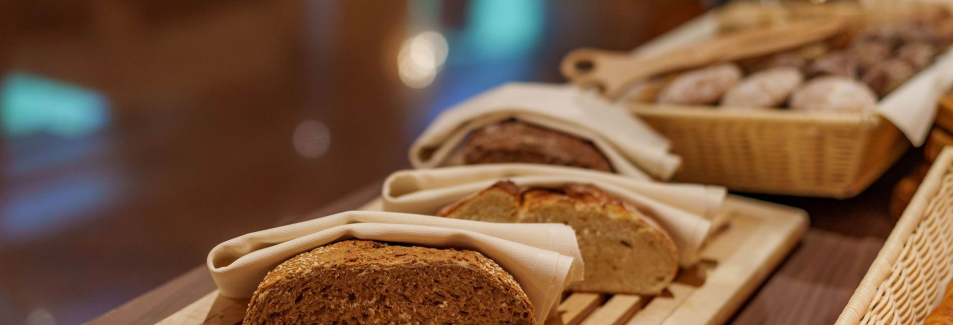Luxury outdoor pool with mountain view at Hotel Vier Jahreszeiten in South Tyrol Luxury outdoor pool with mountain view at Hotel Vier Jahreszeiten in South Tyrol