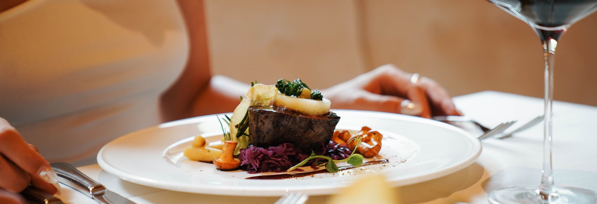 Gourmetküche im Hotel Vier Jahreszeiten in Schlanders – stilvoll angerichtetes Gericht Gourmetküche im Hotel Vier Jahreszeiten in Schlanders – stilvoll angerichtetes Gericht