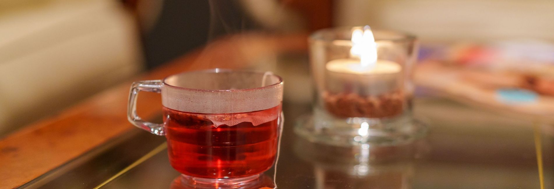 Luxuriöser Wellnessbereich im Hotel Vier Jahreszeiten in Südtirol mit Indoor-Pool und entspannter Atmosphäre Luxuriöser Wellnessbereich im Hotel Vier Jahreszeiten in Südtirol mit Indoor-Pool und entspannter Atmosphäre