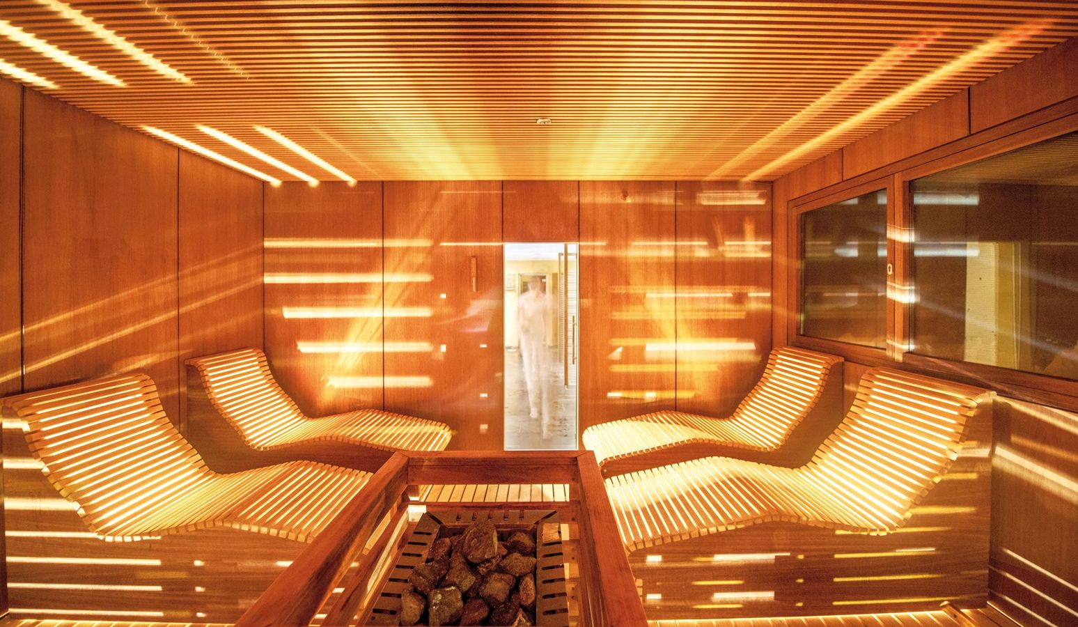 Moderne Sauna im Wellnessbereich des Hotels Vier Jahreszeiten im Vinschgau Moderne Sauna im Wellnessbereich des Hotels Vier Jahreszeiten im Vinschgau