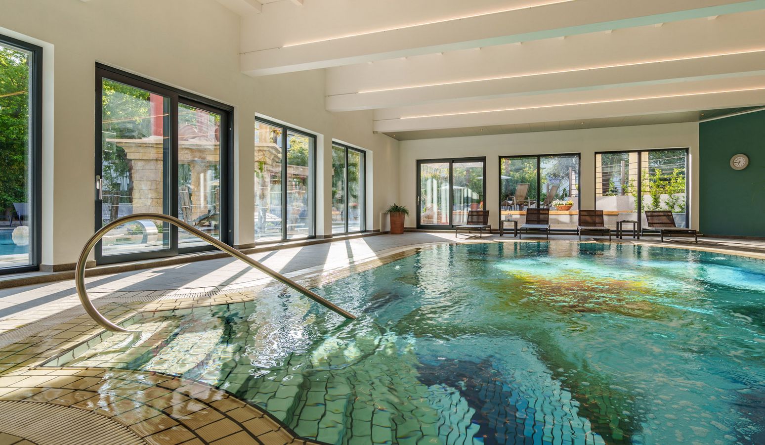 Luxury outdoor pool and wellness area at Hotel Vier Jahreszeiten in Schlanders, Vinschgau Luxury outdoor pool and wellness area at Hotel Vier Jahreszeiten in Schlanders, Vinschgau