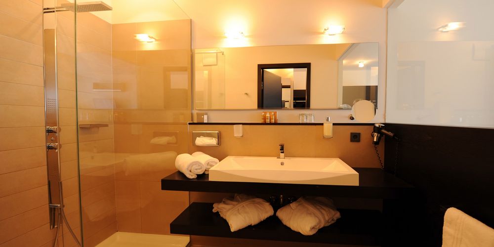 Penthouse designer bathroom with modern furnishings at Hotel Vier Jahreszeiten
