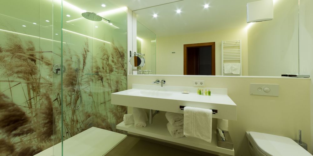 Modern bathroom in Burgundy Deluxe double room at Hotel Vier Jahreszeiten South Tyrol