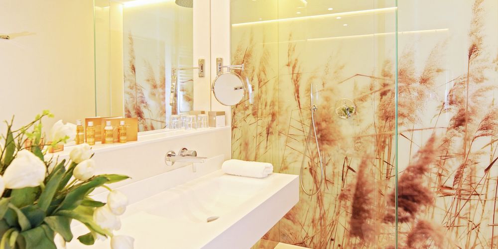 Modern bathroom with glass shower in double room at Hotel Vier Jahreszeiten South Tyrol