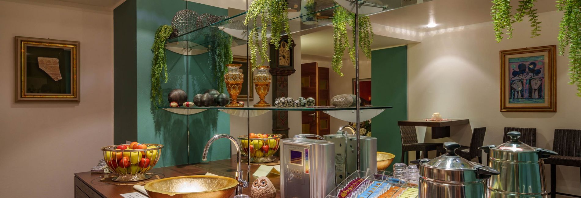 Luxury wellness hotel Vier Jahreszeiten in South Tyrol with outdoor pool and mountain view