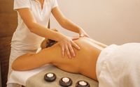 Massaggio rilassante in spa di hotel benessere a Merano, Alto Adige