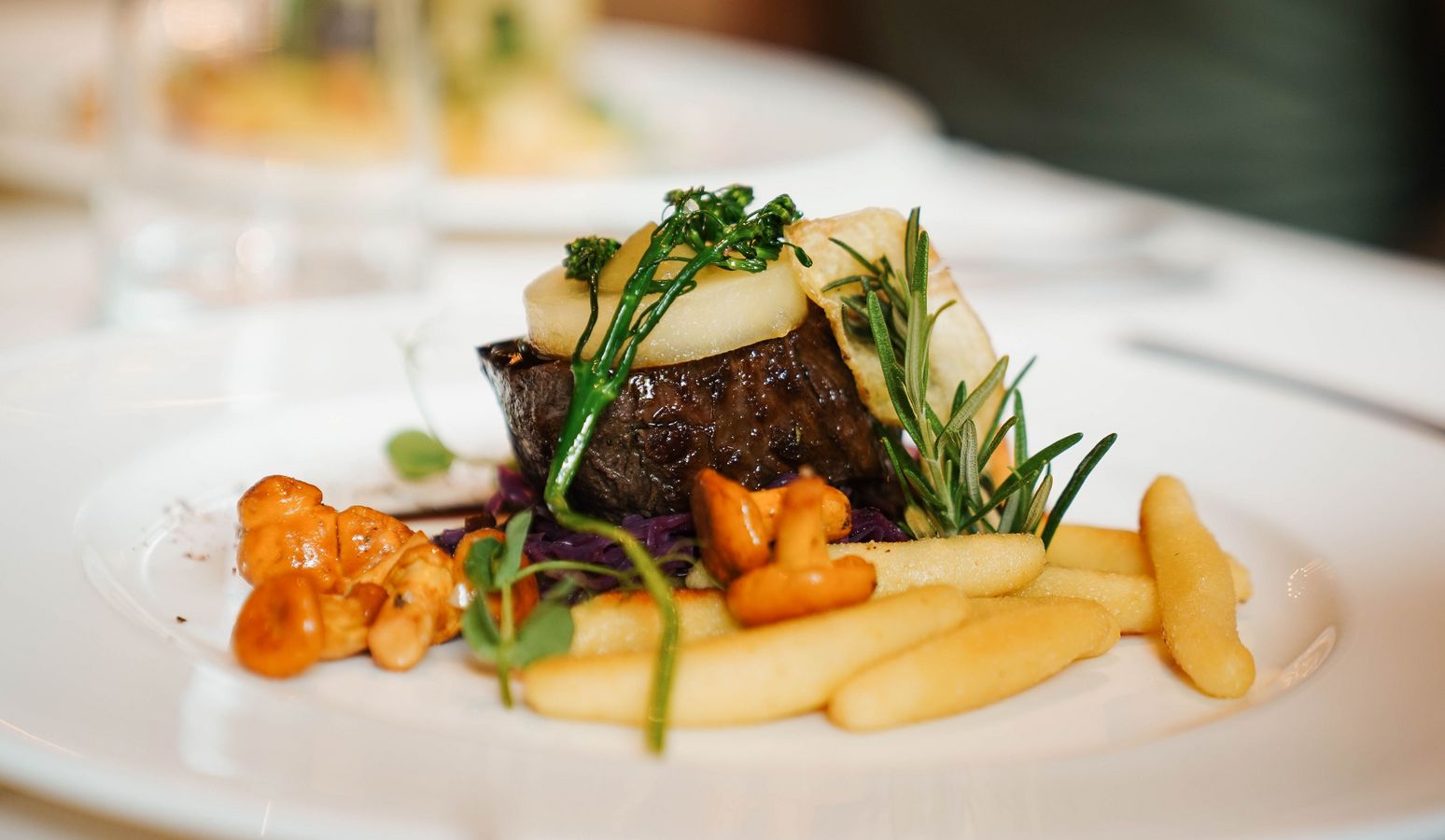 Luxuriöses Wellnesshotel Vier Jahreszeiten in Südtirol mit Panoramapool und Alpenblick Luxuriöses Wellnesshotel Vier Jahreszeiten in Südtirol mit Panoramapool und Alpenblick