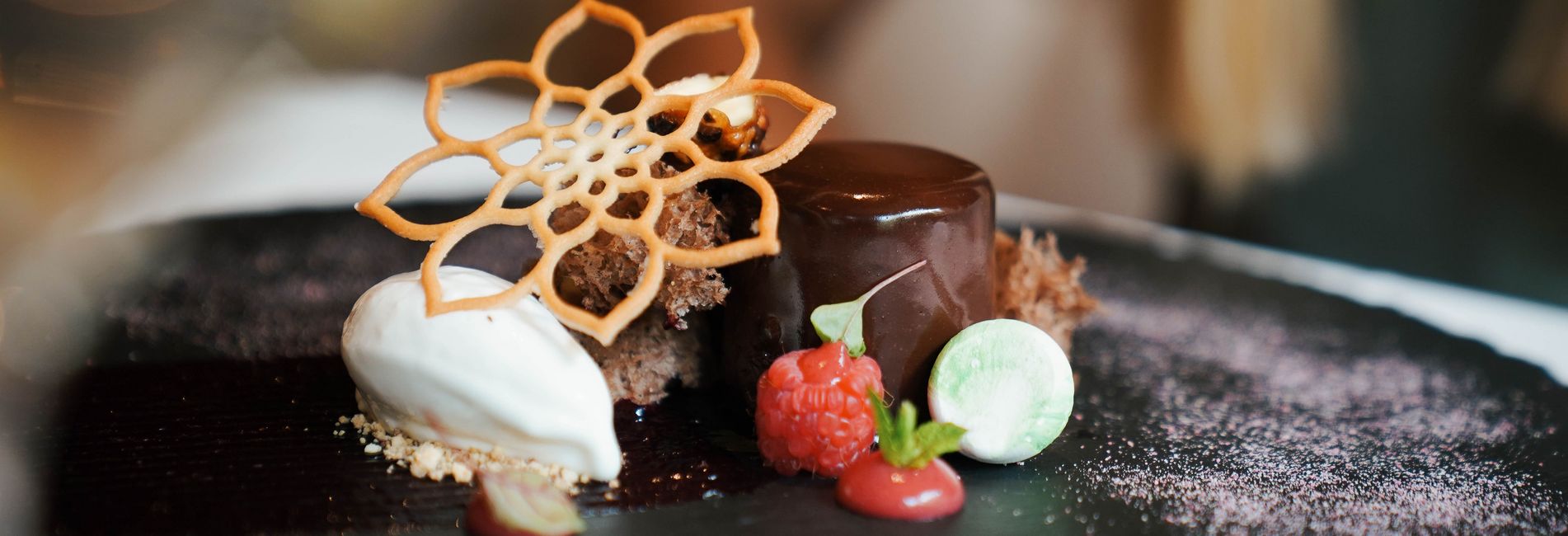 Gourmetküche im Hotel Vier Jahreszeiten Schlanders – feine Speisen stilvoll angerichtet Gourmetküche im Hotel Vier Jahreszeiten Schlanders – feine Speisen stilvoll angerichtet