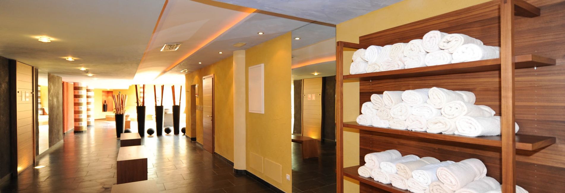 Luxury wellness area with indoor pool at Vier Jahreszeiten Hotel in Schlanders, South Tyrol Luxury wellness area with indoor pool at Vier Jahreszeiten Hotel in Schlanders, South Tyrol