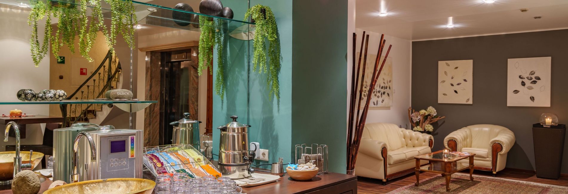 Luxuriöses Hotel Vier Jahreszeiten in Südtirol mit Außenpool und Panoramablick Luxuriöses Hotel Vier Jahreszeiten in Südtirol mit Außenpool und Panoramablick