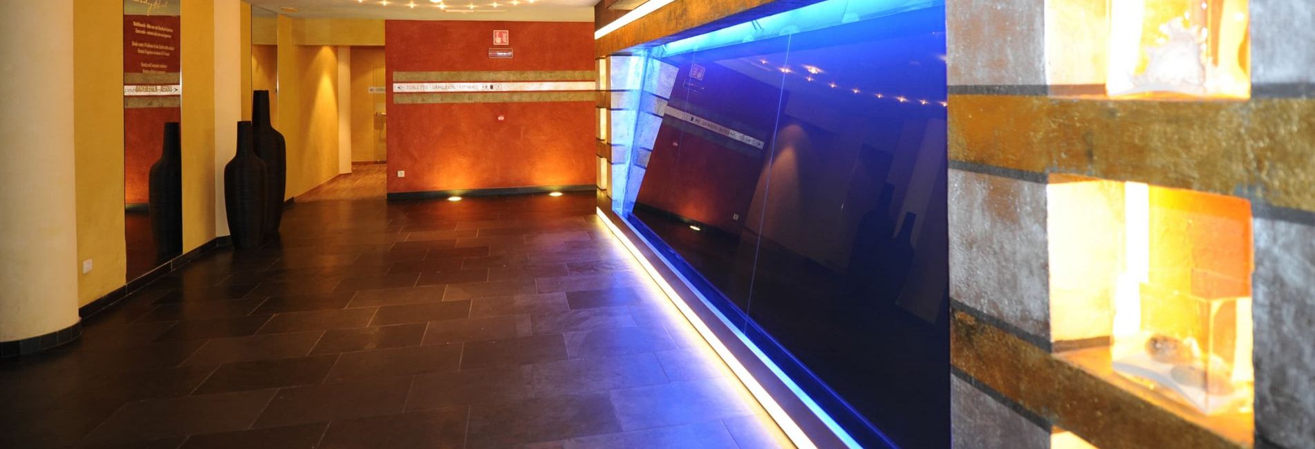 Wellnessbereich mit Pool im Hotel Vier Jahreszeiten im Vinschgau