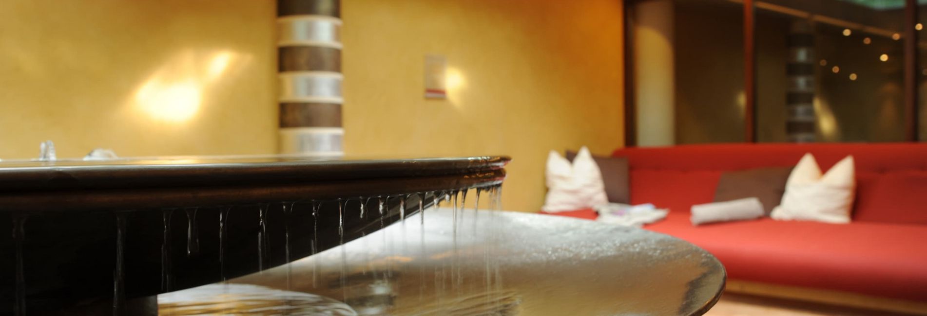 Wellnessbereich mit Sauna und Entspannungsbereich im Hotel Vier Jahreszeiten in Schlanders Wellnessbereich mit Sauna und Entspannungsbereich im Hotel Vier Jahreszeiten in Schlanders