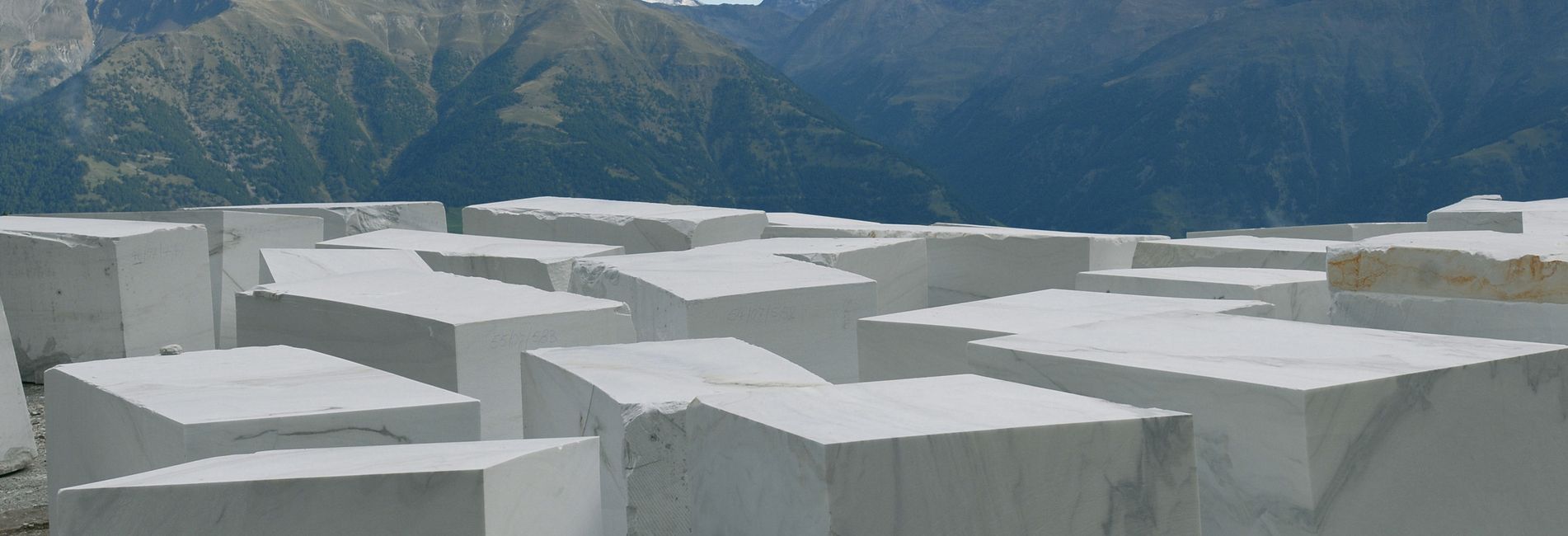 Scultura in marmo di Lasa in Val Venosta durante una vacanza presso l’Hotel Vier Jahreszeiten