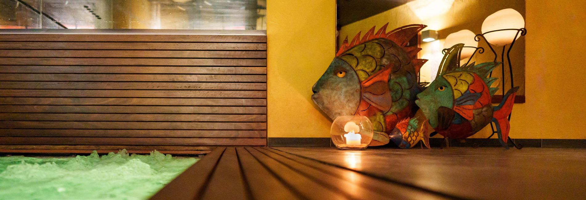 Luxury hotel Vier Jahreszeiten in South Tyrol with outdoor pool and garden in summer